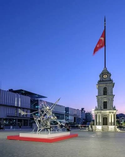 Galataport Saat Kulesi Meydanı